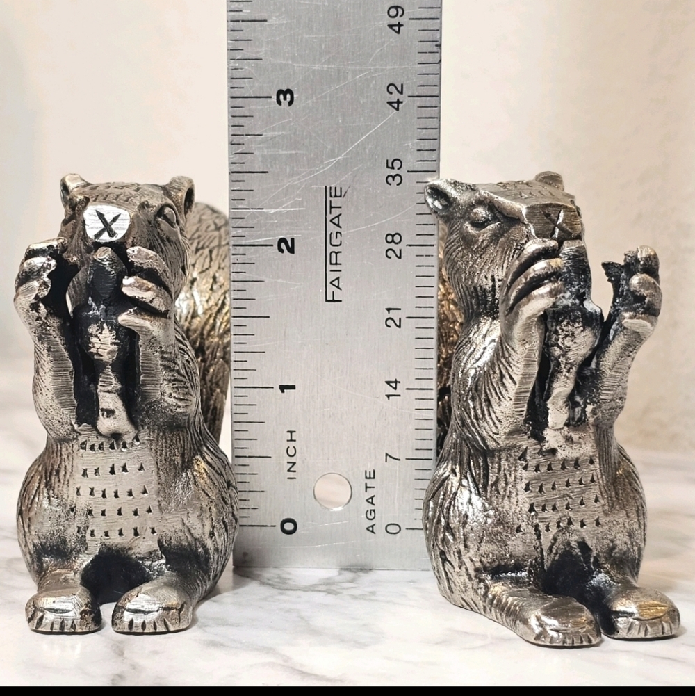Pair of Heavy Cast Pewter Squirrels Salt and Pepper Shakers Collectible Vintage - Picture 3 of 9
